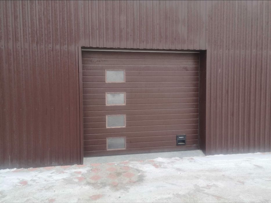 Промышленные секционные ворота