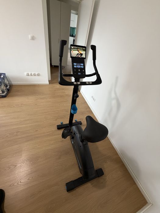 Bicicletă de apartament DOMYOS conectată și auto-alimentată EB900