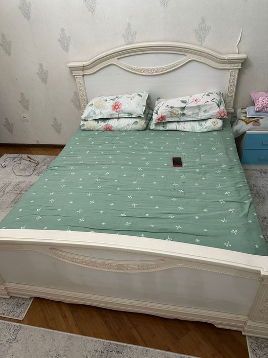 Кровать для спальной комнаты