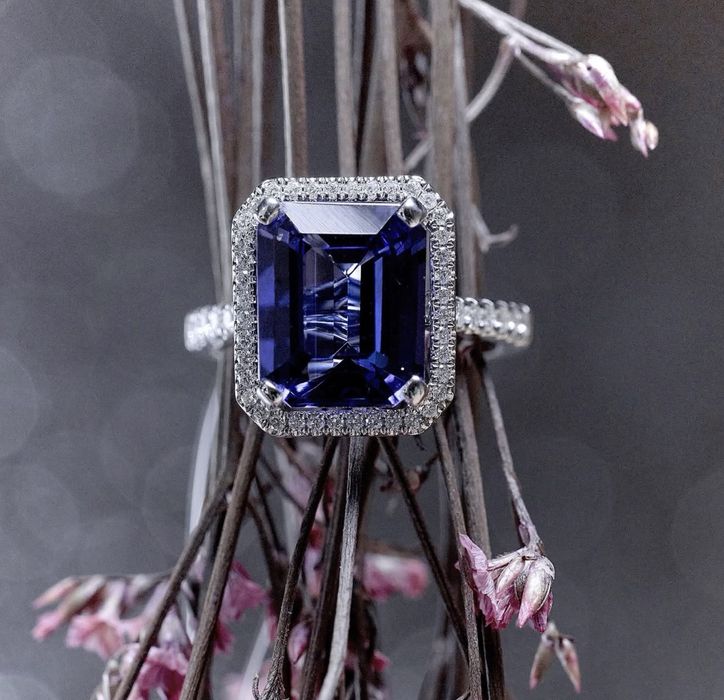 кольцо с танзанитом и бриллиантами