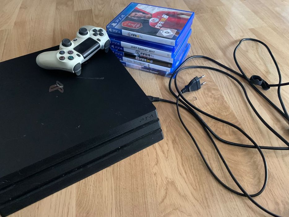 Ps4 pro 1 tab + 8 jocuri