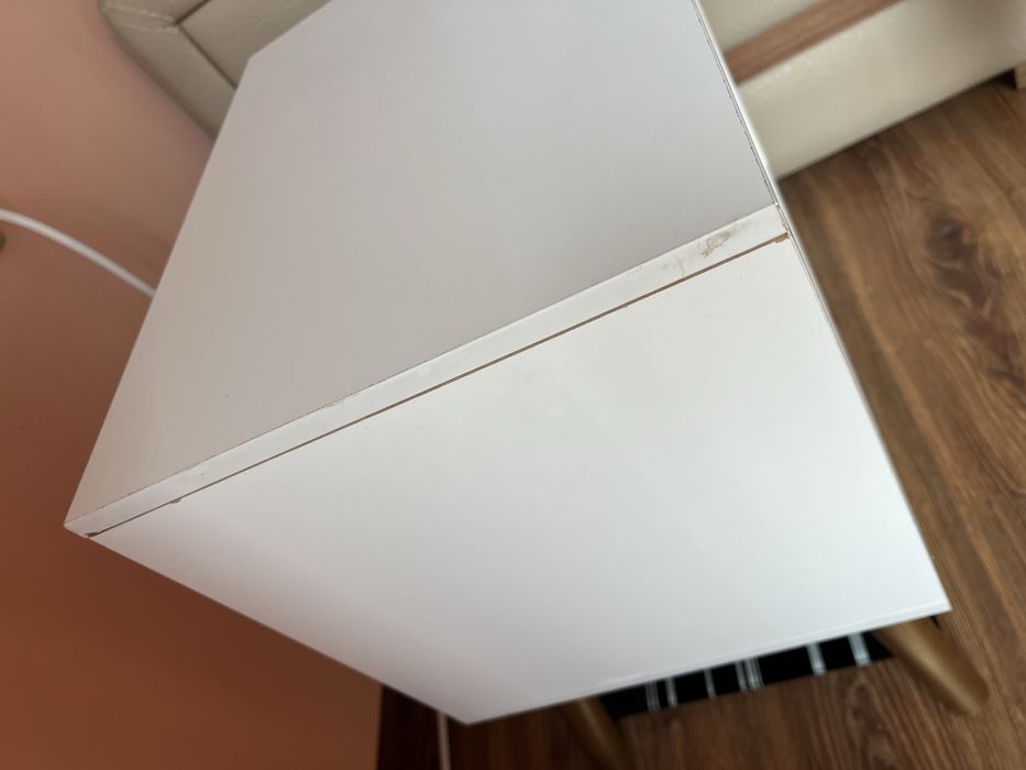 Нощно шкафче бяло