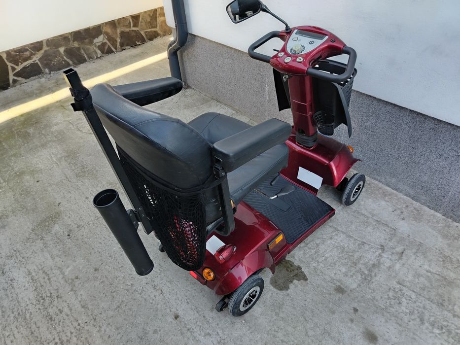 Cărucior scuter electric persoane cu dizabilități