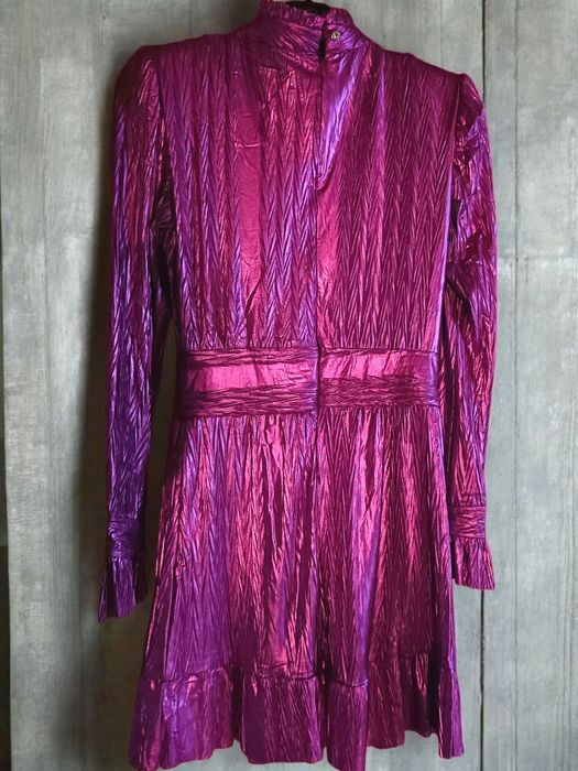 Уникална рокля с метален блясък