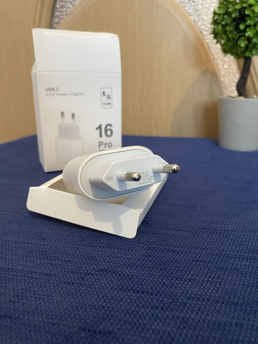 Încărcător USB-C 40W Power Adapter alb – pentru iPhone 16 Pro (NOU)