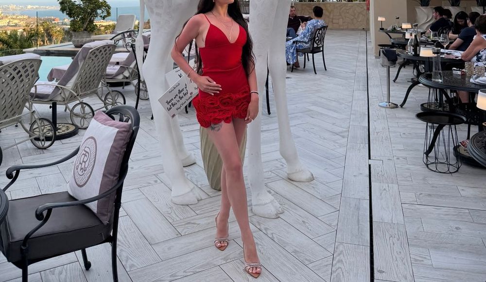 Zara рокля с рози