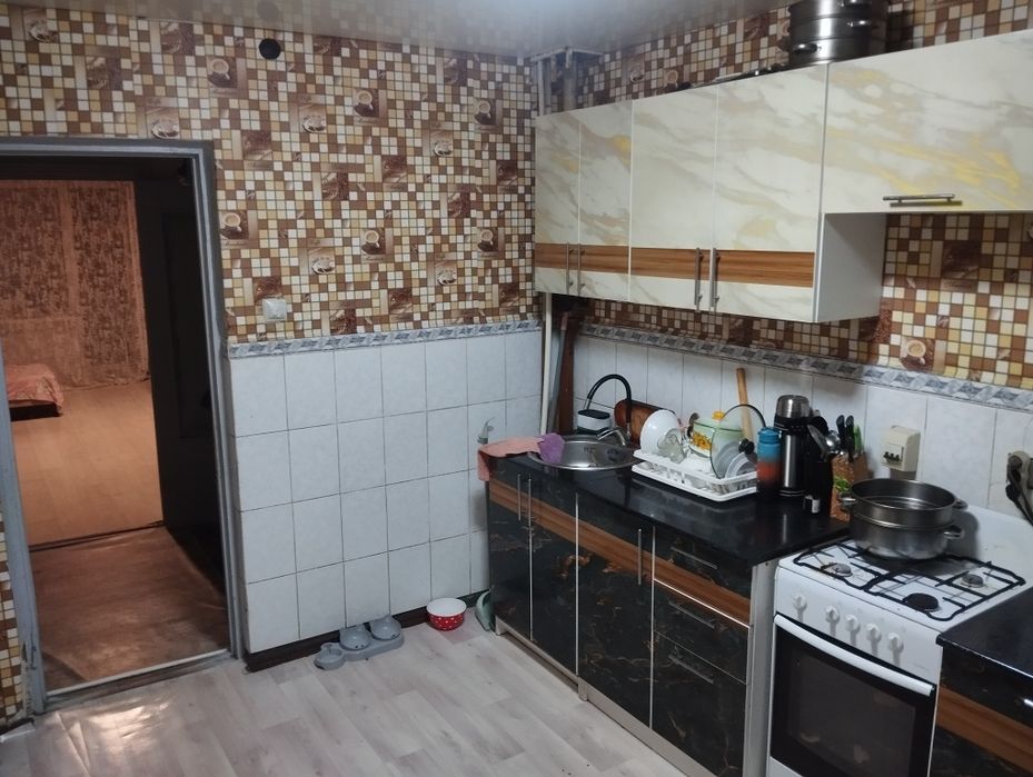Продам квартиру на ЖБИ узенка