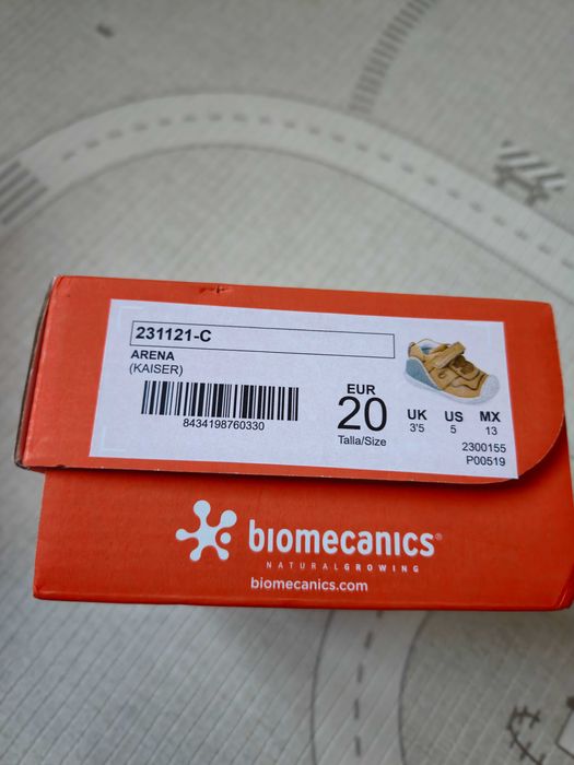 Нови обувки Biomecanics номер 20, вкл. и за прохождане
