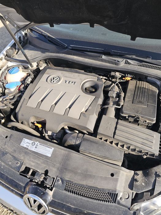 Dezmembrari piese vw golf 6 cay 1,6 tdi,DSG hb, gri,avariat automata 168 000 km.