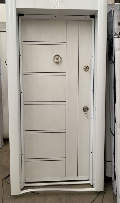 Външни (блиндирани) врати НОВИ