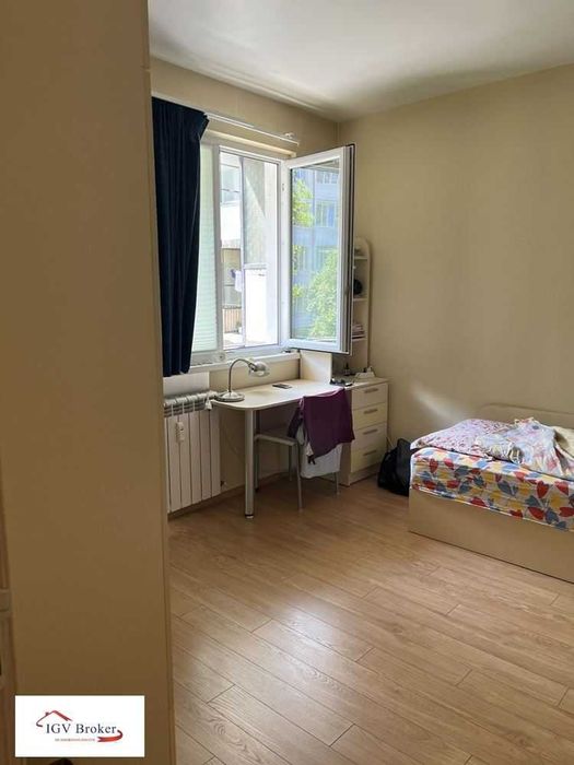 Тристаен апартамент в Медицинска академия