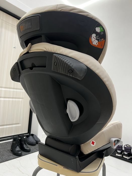 Продам автокресло Besafe