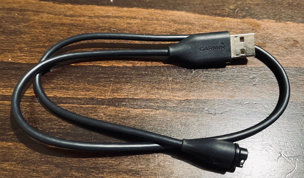 Смарт часовник Garmin Vivoactive 3 + 2 допълнителни каишки