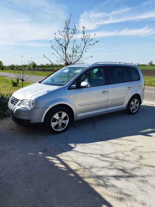 VOLKSWAGEN Touran 2005