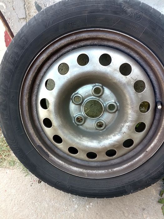 Гуми с железни джанти