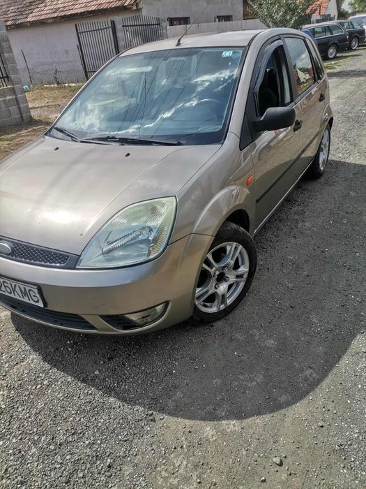 Vand sau schimb ford fiesta