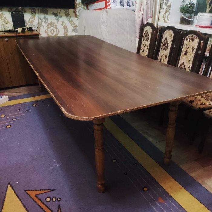 Продам большой стол и 10 стульев