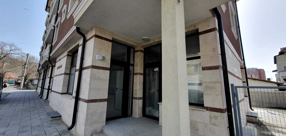 Дава се под наем Магазин в Айтос - 40 кв.м за 178.5 € - Снимка #1