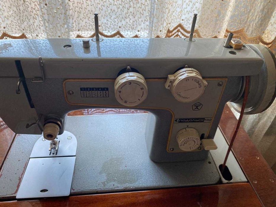 Продам швейную  машинку