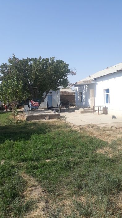 Uy sotiladi yo shaxardan xovli uyga bartir qilinadi Yeri 15 sutix