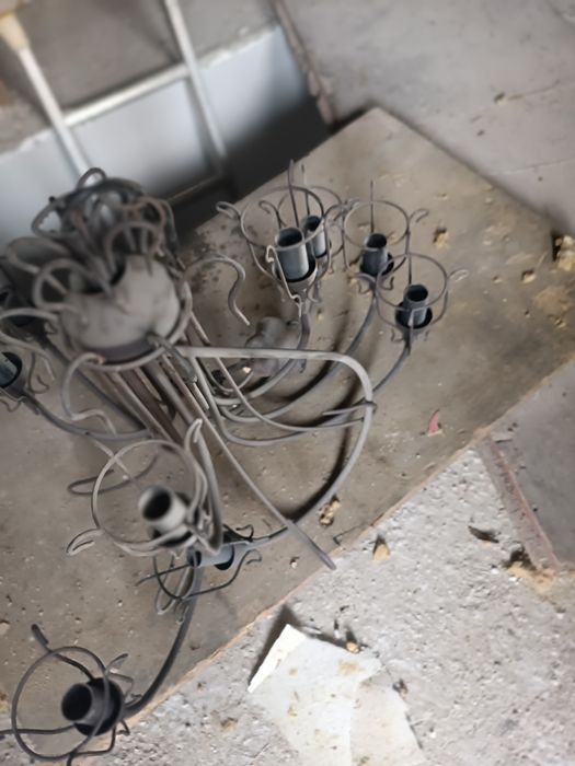 Продава старинен полилей