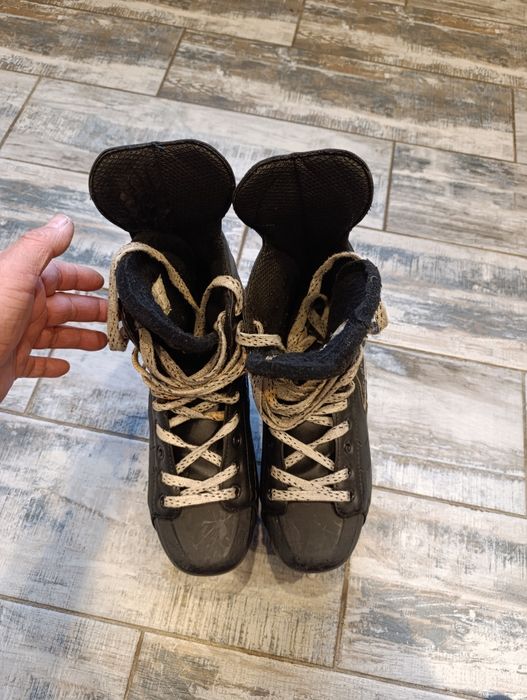 Хоккейные коньки