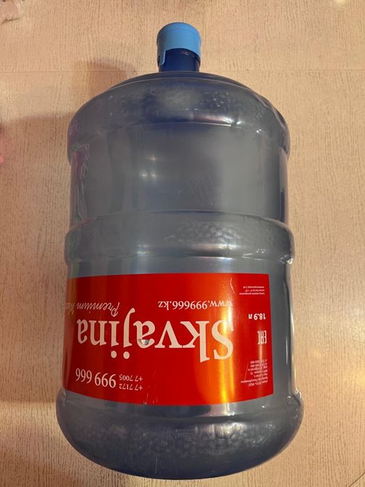 Бутыли пластиковые 19 л