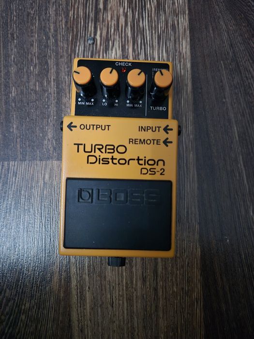Продам педаль дисторшн Ds-2.