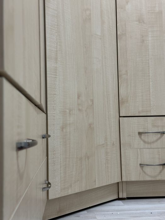 СРОЧНО  Угловой шкаф.