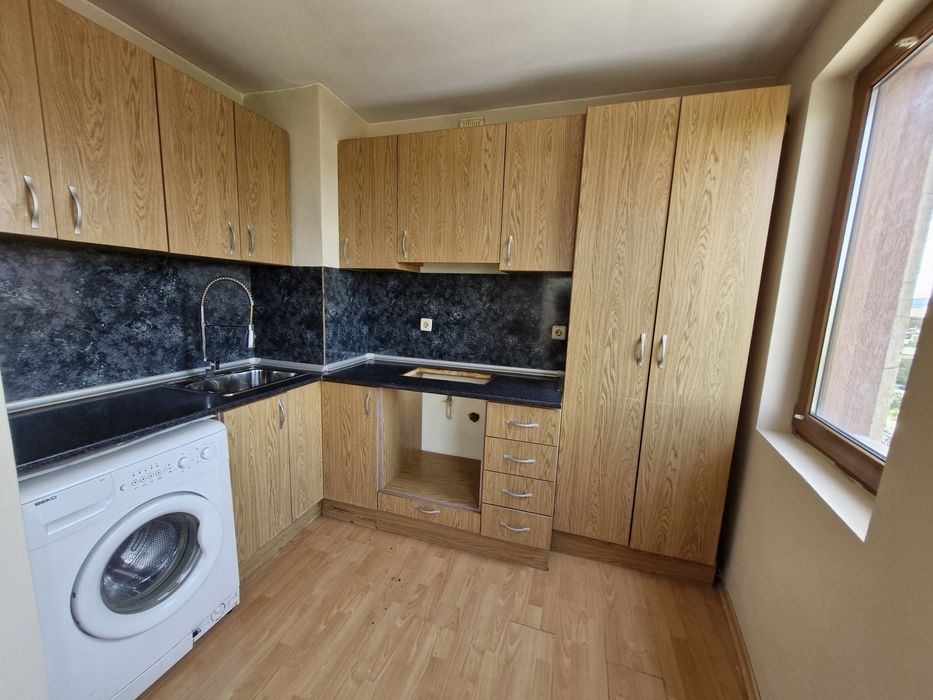 Продава се Четиристаен апартамент в Плевен, Дружба 2 - 131 кв.м за 1060 €/кв.м - Снимка #1