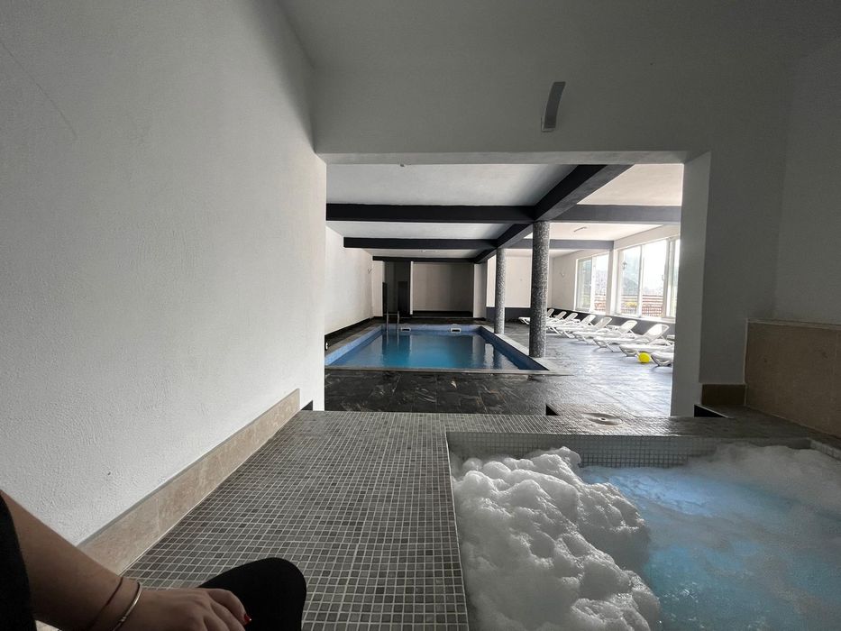 Cabana cu piscina interioara și jacuzzi cu hidromasaj