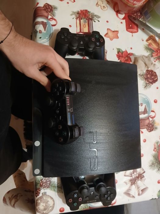 Vând Ps 3 Urgent(3 manete)
