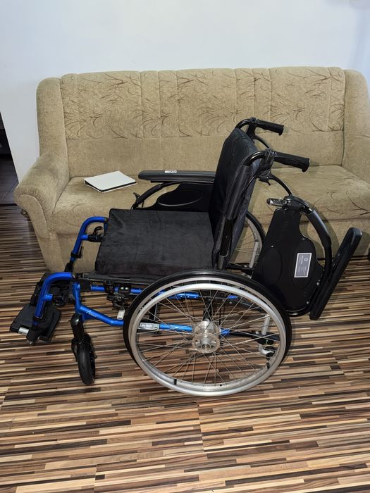 Scaun din aluminiu pliabil batrani handicap dizabilitati