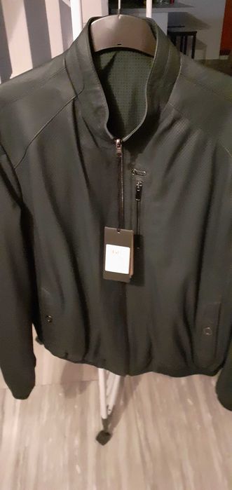 Vand geaca de piele fina, noua cu eticheta