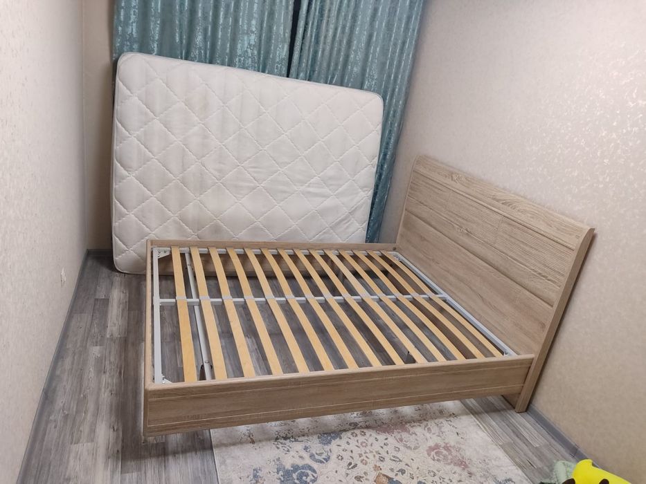 Кровать ТОРГ с матрасом