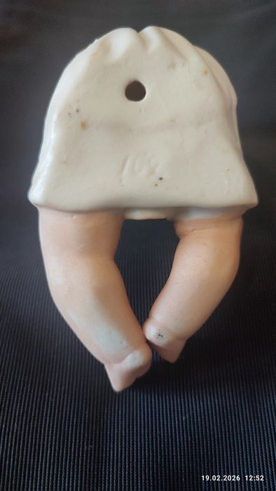 Статуэтки из бисквитного фарфора.