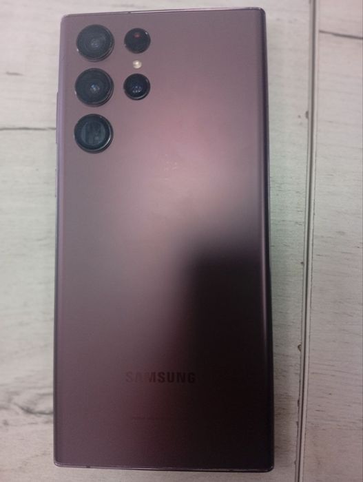 Samsung s 22 ultra sotiladi obmen ham boladi iphone 12 maxdan tevasiga