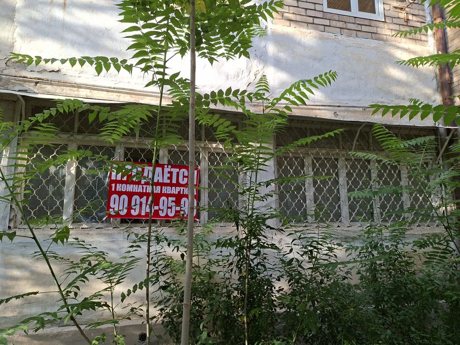 Срочно продаётся 1 комнатная квартира 42²м балкон 2×6
