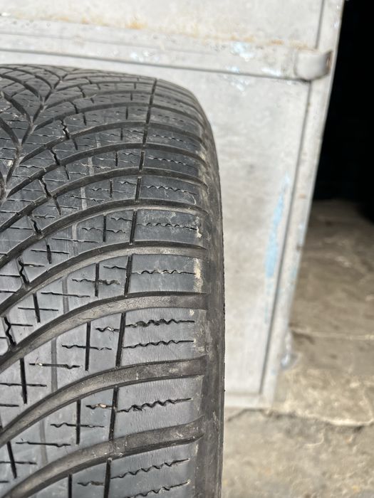 2 бр. всесезонни гуми 225/55/17 GoodYear DOT 2721 7 mm