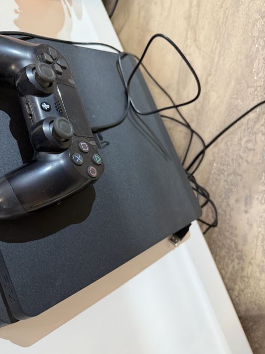 Vand ps4 plus doua manete sony