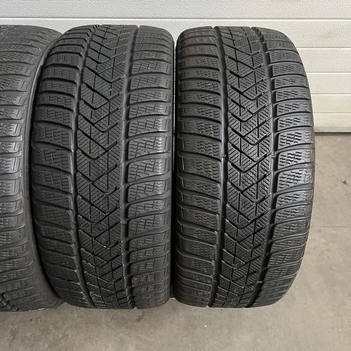 4 Anvelope iarna 235 35 20 Pirelli DOT 2020