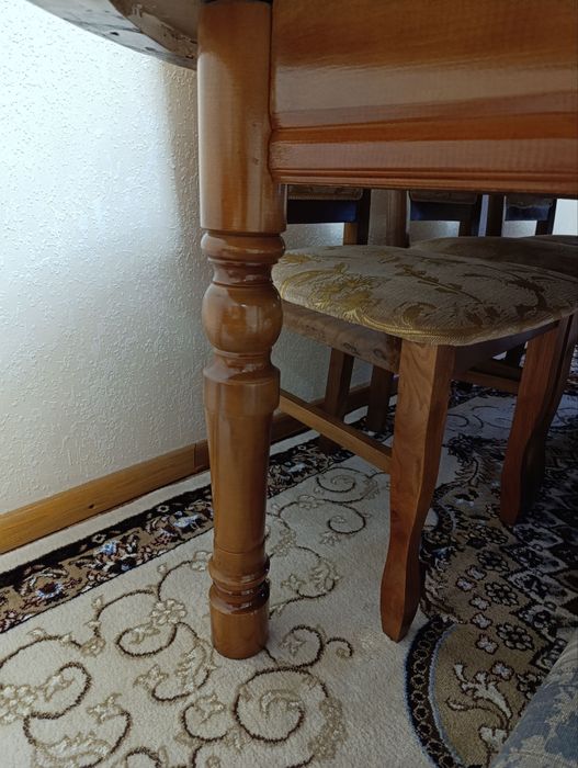 Продам стол и стулья