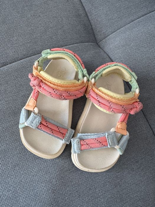 Сандали Zara 21 номер