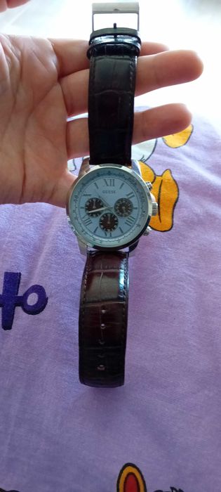 Ceas guess,purtat de cateva ori.