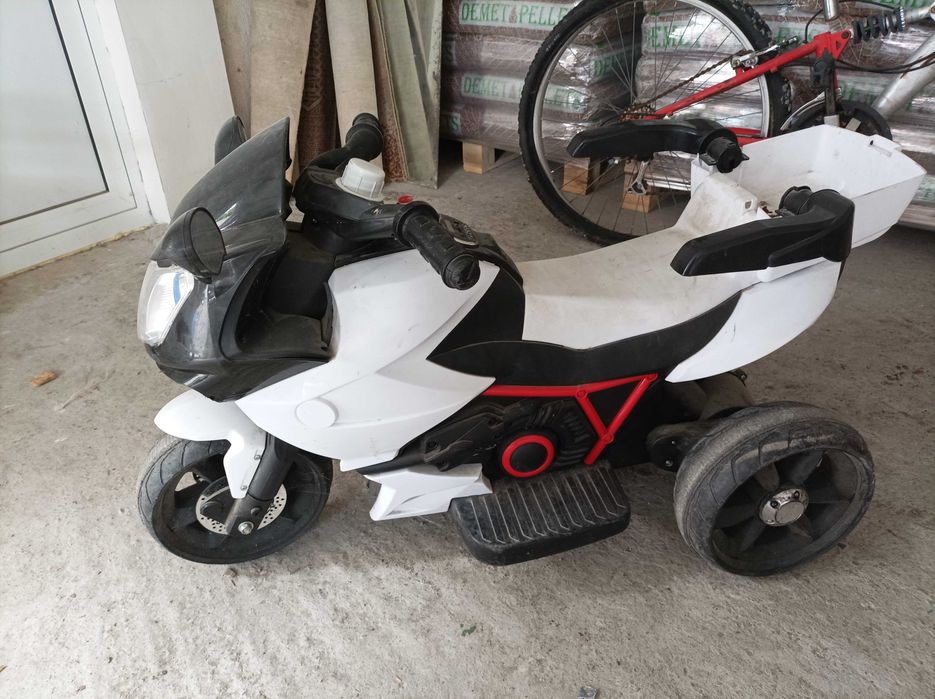 Акумулаторен мотор