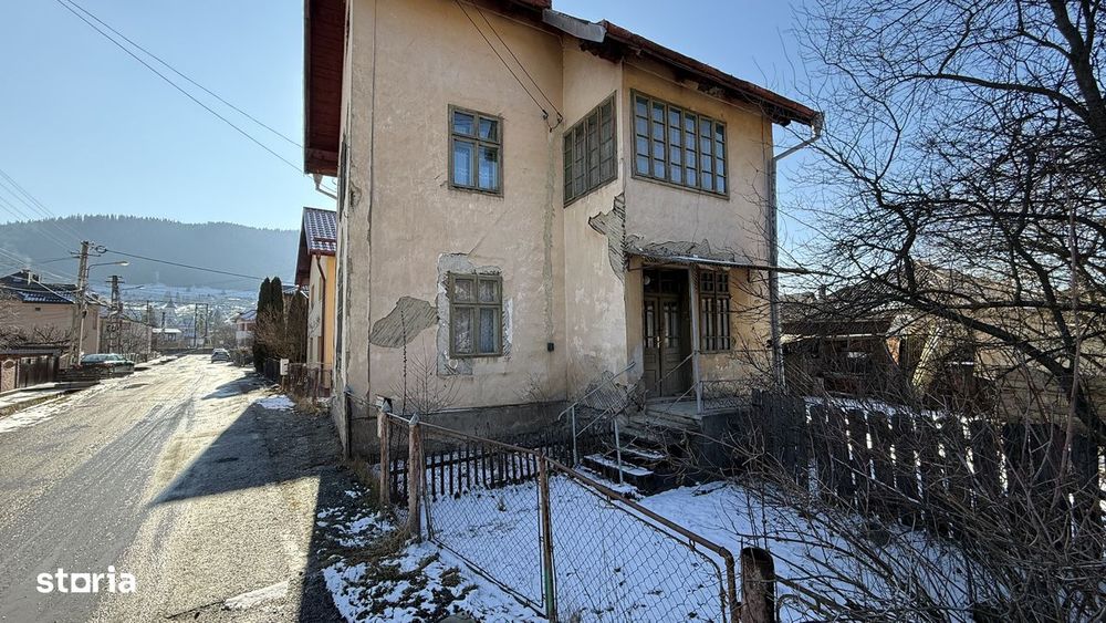 Casă veche și teren 373 mp , zonă bună în Câmpulung Moldovenesc
