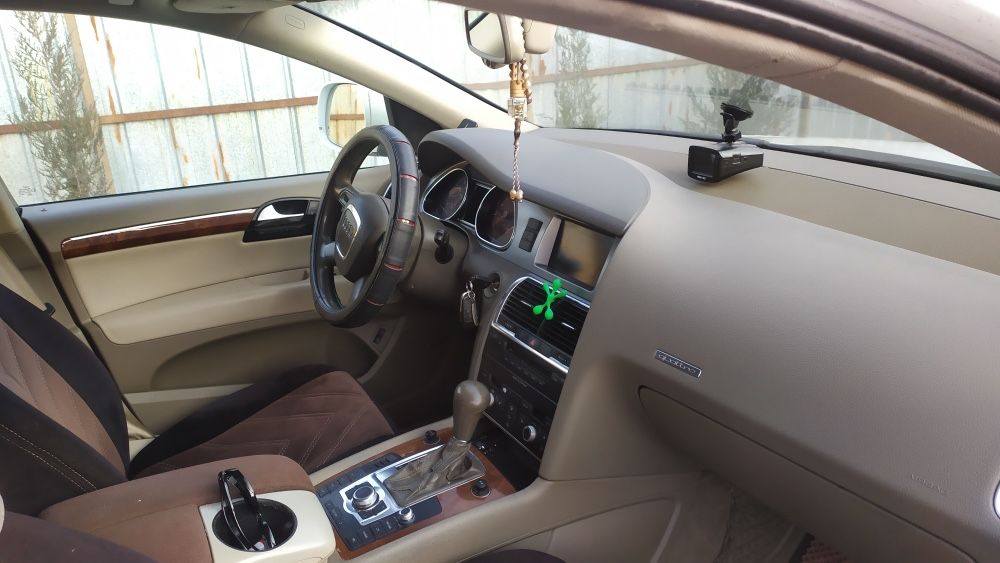 Audiq7 3,6 бензин  2008 г 4 вд 7 мест