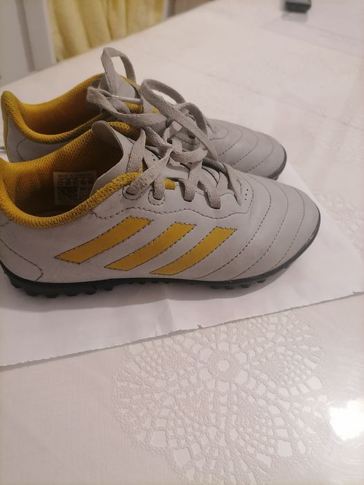 Футболни стоношки