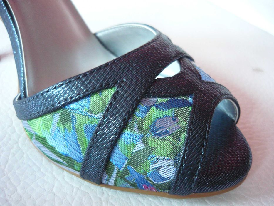 Продавам нови дамски сандали Ruby Shoo размер 37