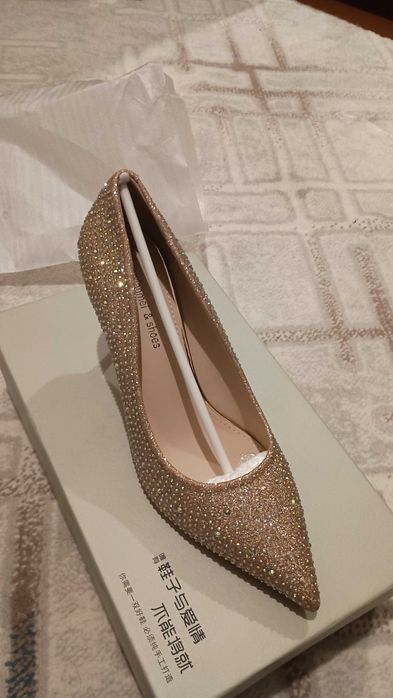 Туфли со стразами